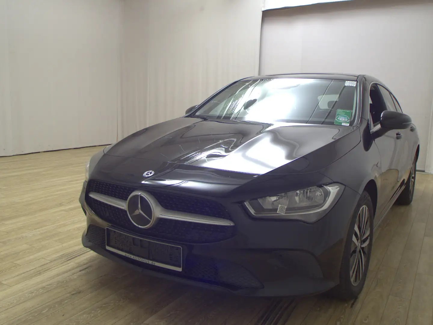 Mercedes-Benz CLA 250 Shooting Brake e Navi Pano Distr.+ AHK Noir - 2