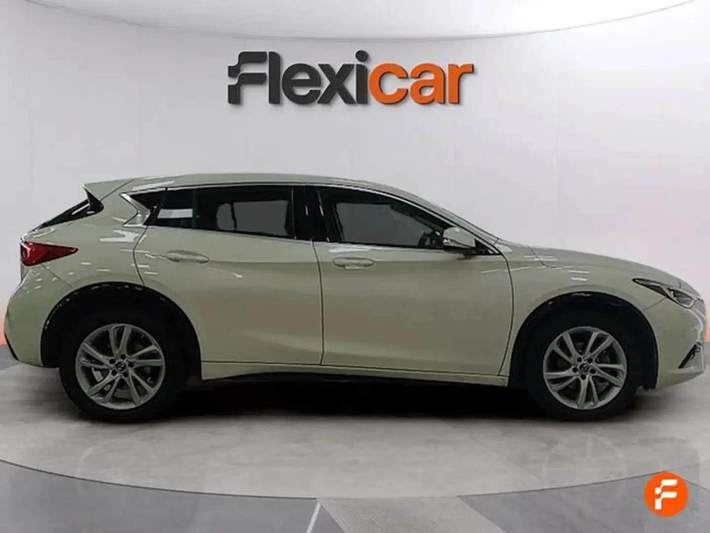 Infiniti Q30 1.6tc Premium 7DCT 156 Blanco - 2