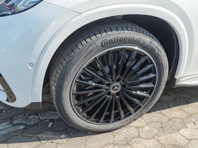 Mercedes-Benz 300 view 4
