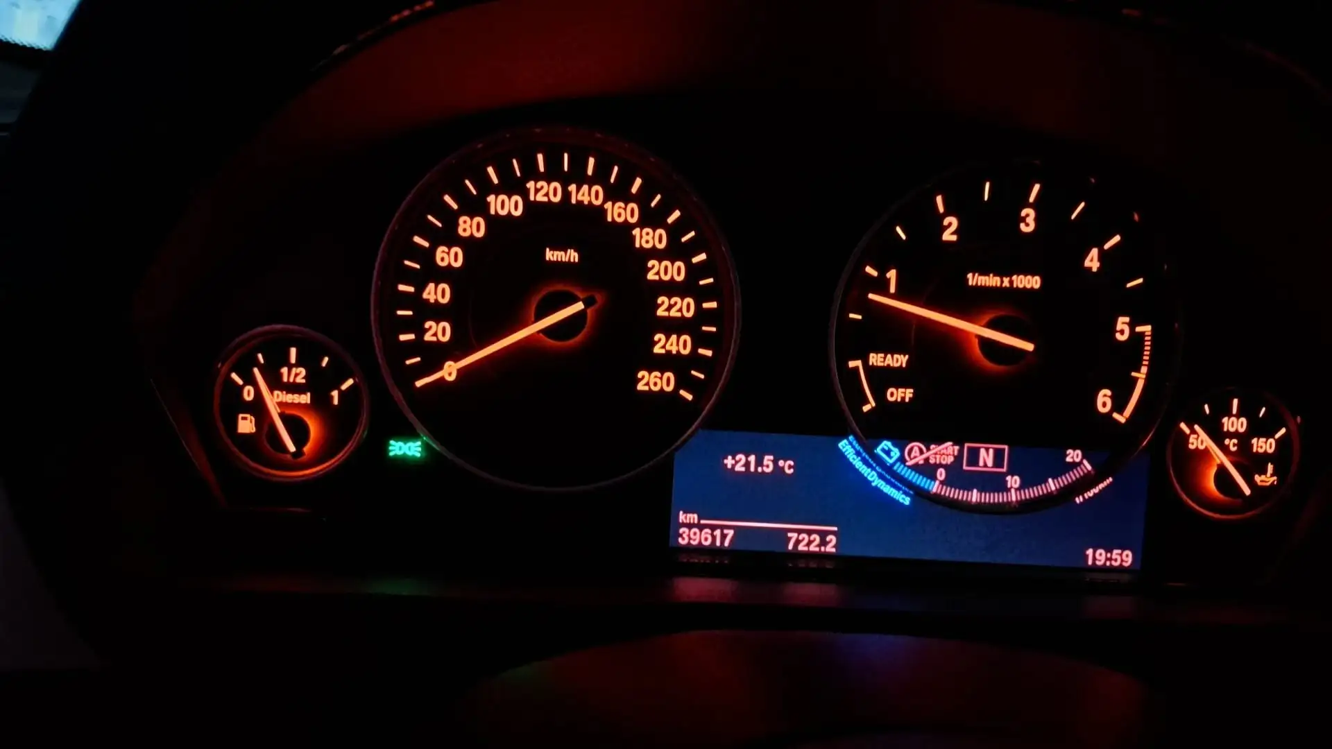 BMW 318 Serie 3 F31 2015 Touring 318d Touring auto crna - 2