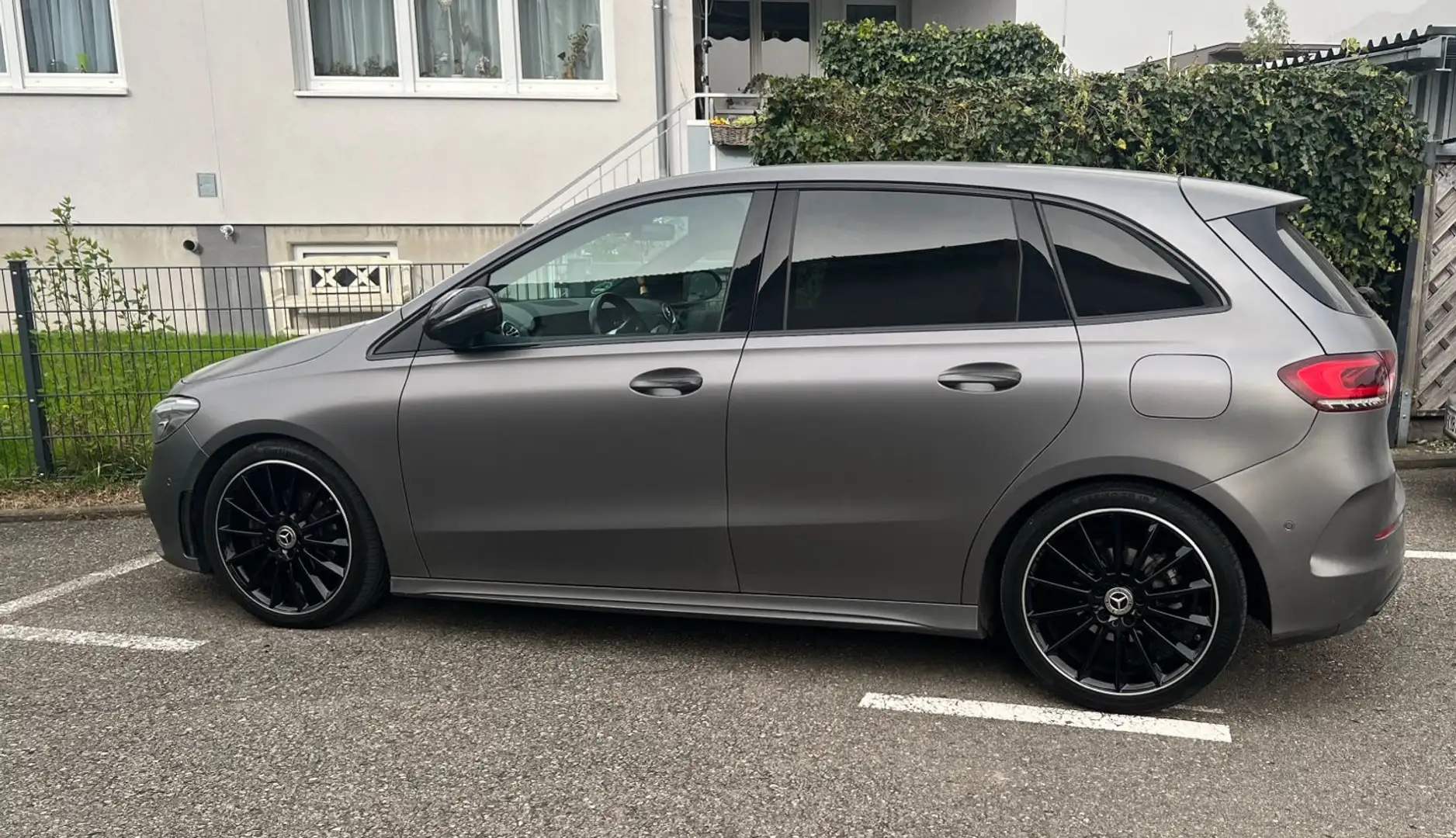 Mercedes-Benz B 200 Mercedes-Benz B 200 d AMG Line | Baujahr 2019 Grau - 2