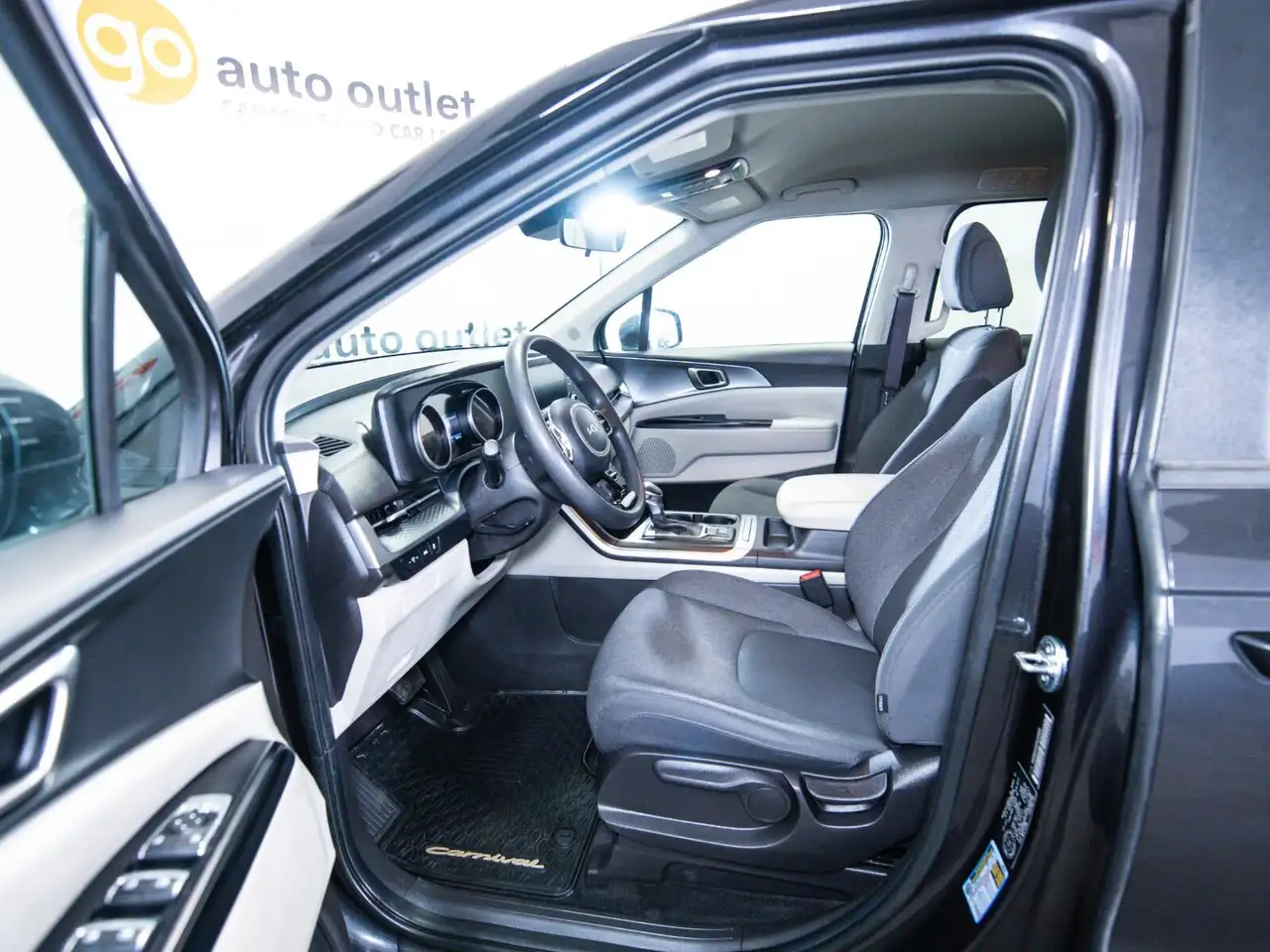Kia Carnival снимка Kia Carnival