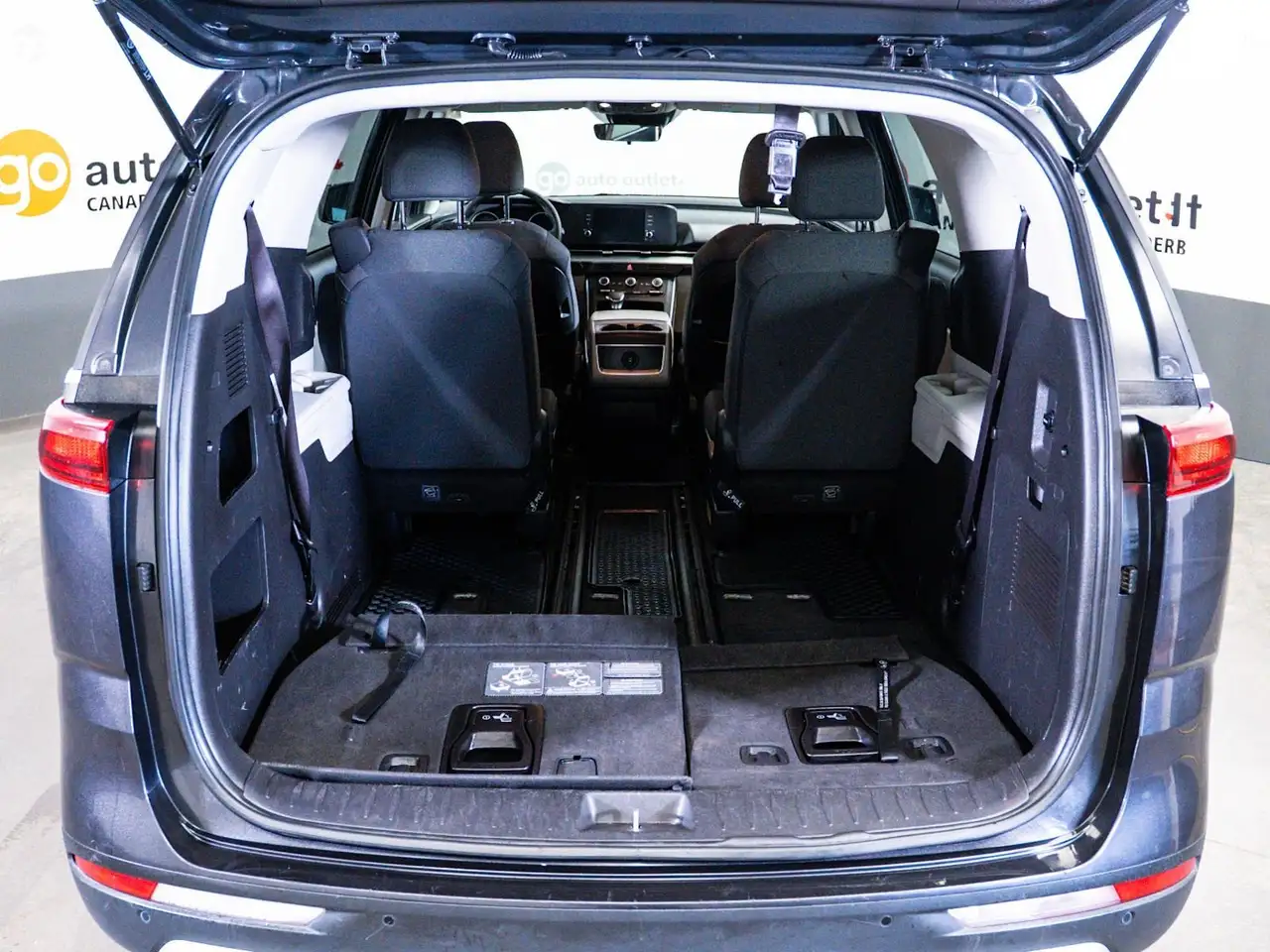 Kia Carnival снимка Kia Carnival