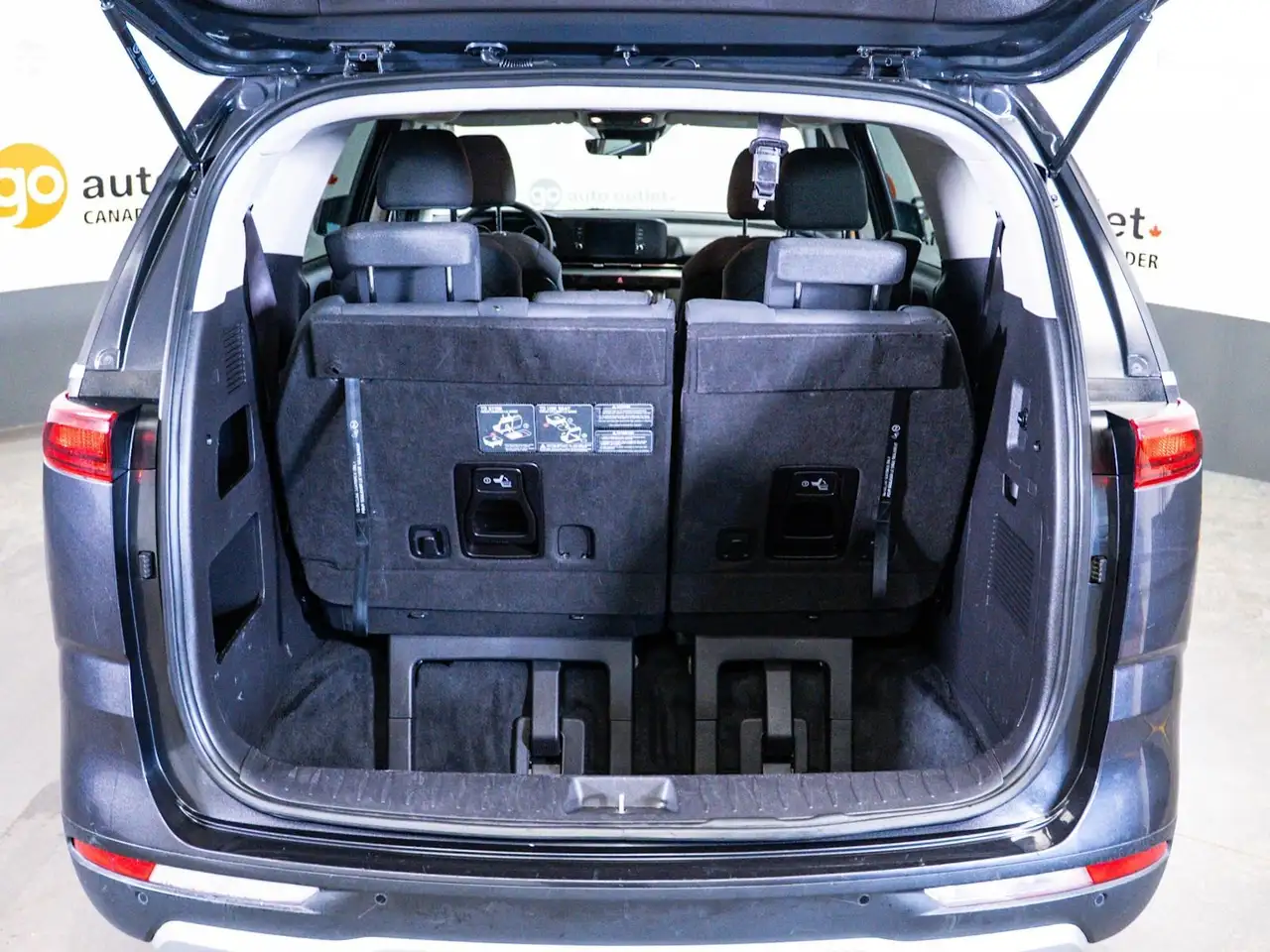 Kia Carnival снимка Kia Carnival