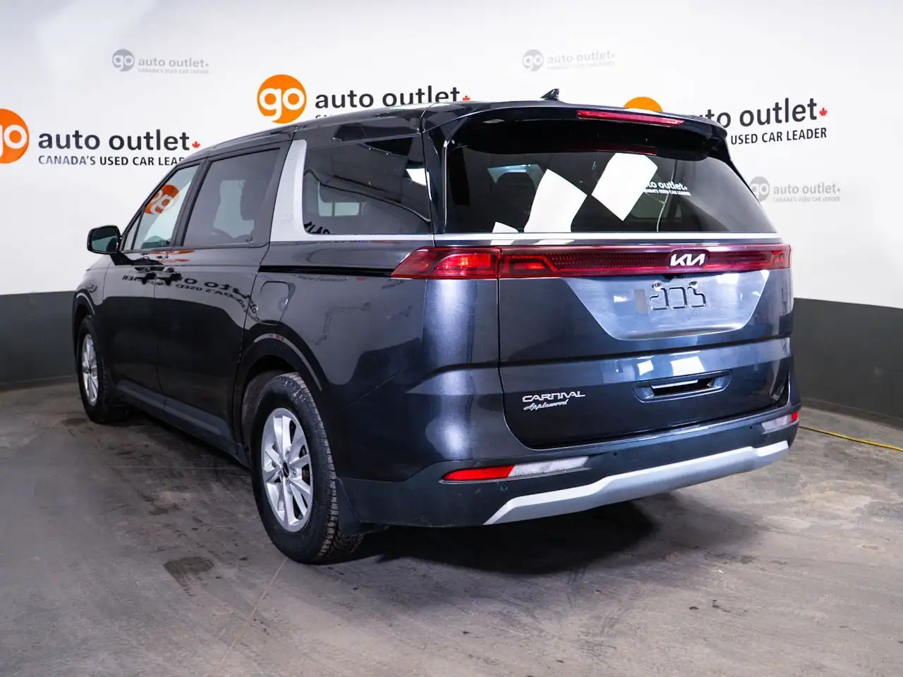 Kia Carnival снимка Kia Carnival