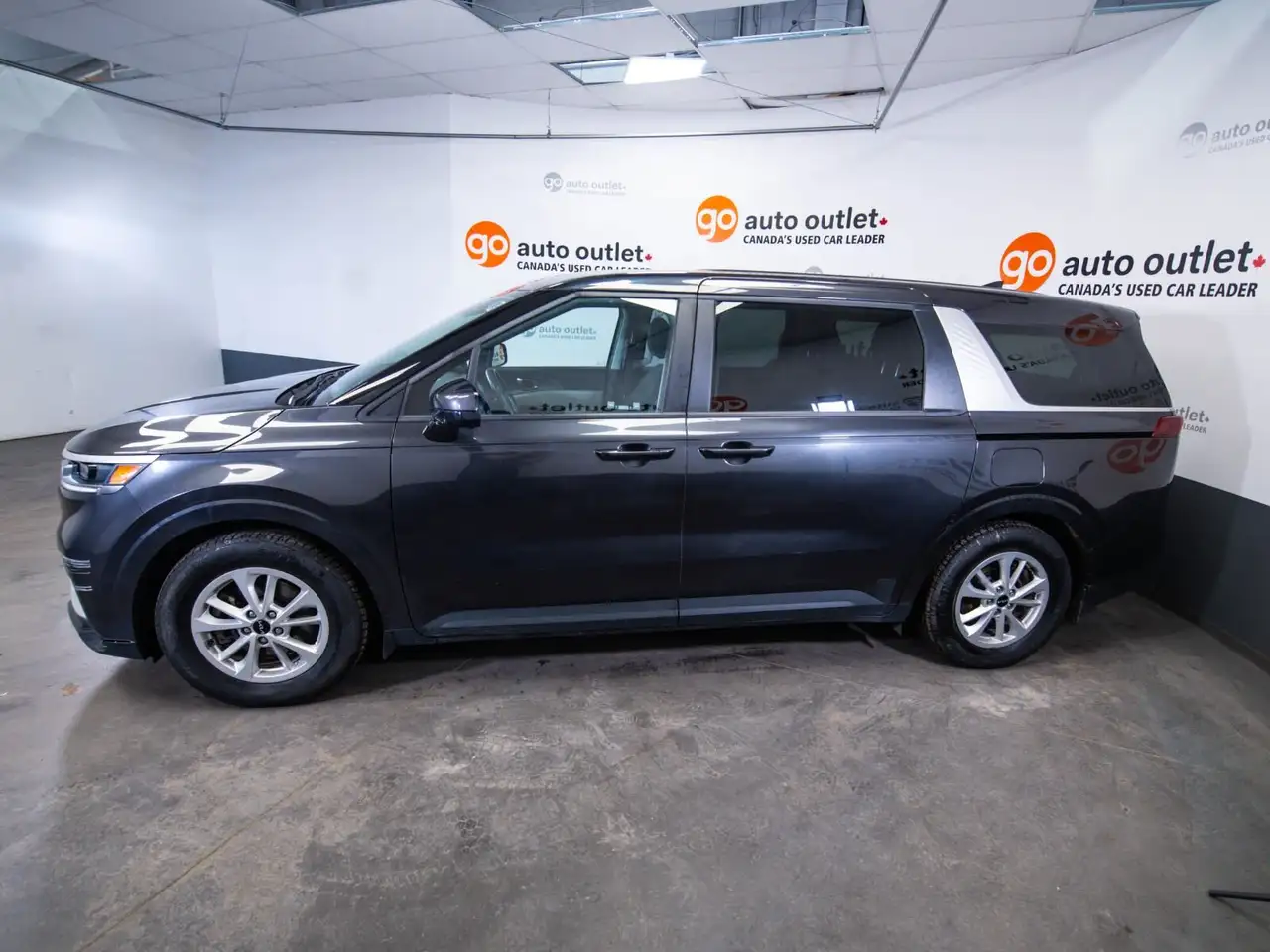 Kia Carnival снимка Kia Carnival