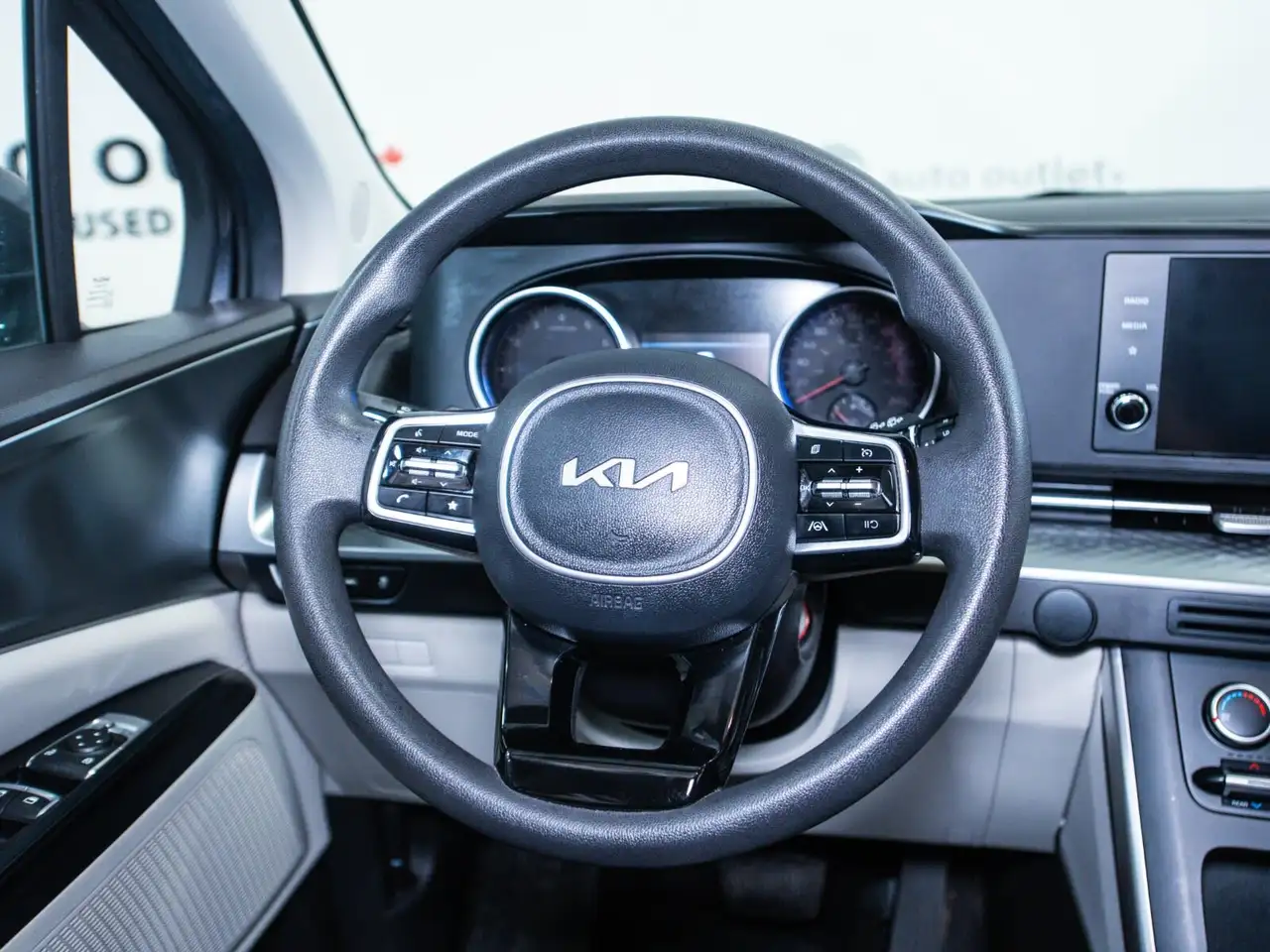 Kia Carnival снимка Kia Carnival