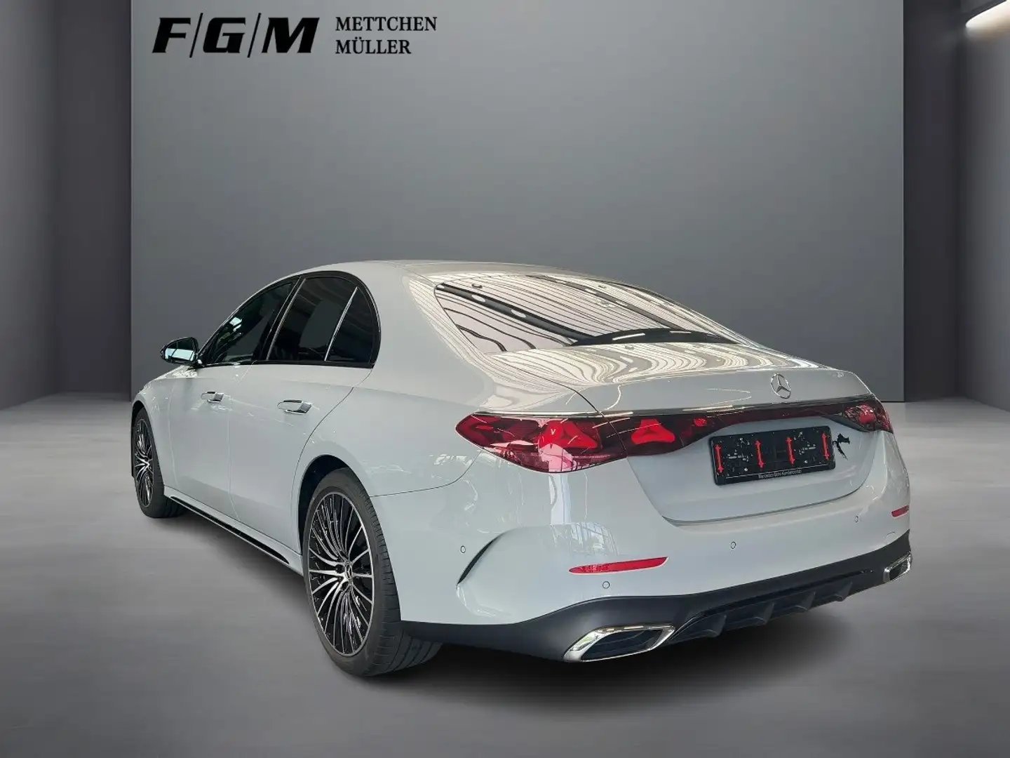 Mercedes-Benz E 220 d AMG Line Advanced Plus DigiLight|KeyGo Grau - 2