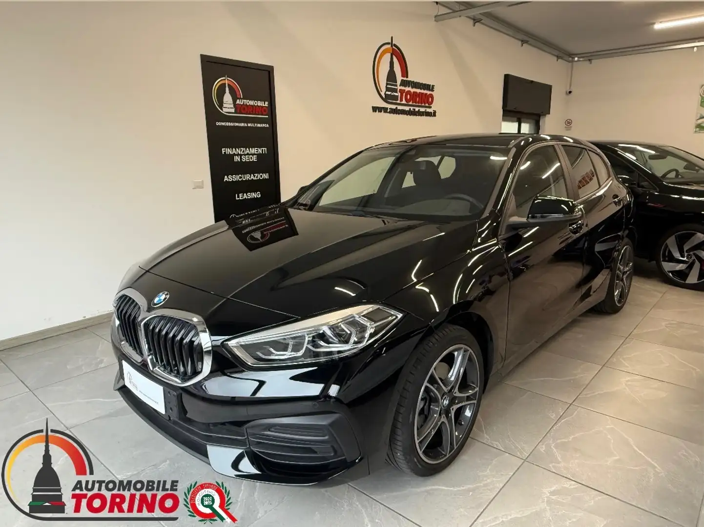 BMW 118 118i 5p. Business Advantage Zwart - 1
