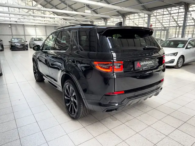 Land Rover Discovery Sport view 4