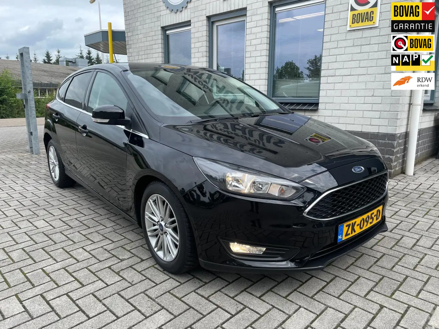 Ford Focus 1.0 Trend Automaat / PDC / DAB / CRUISE / NAVIGATI Negro - 1