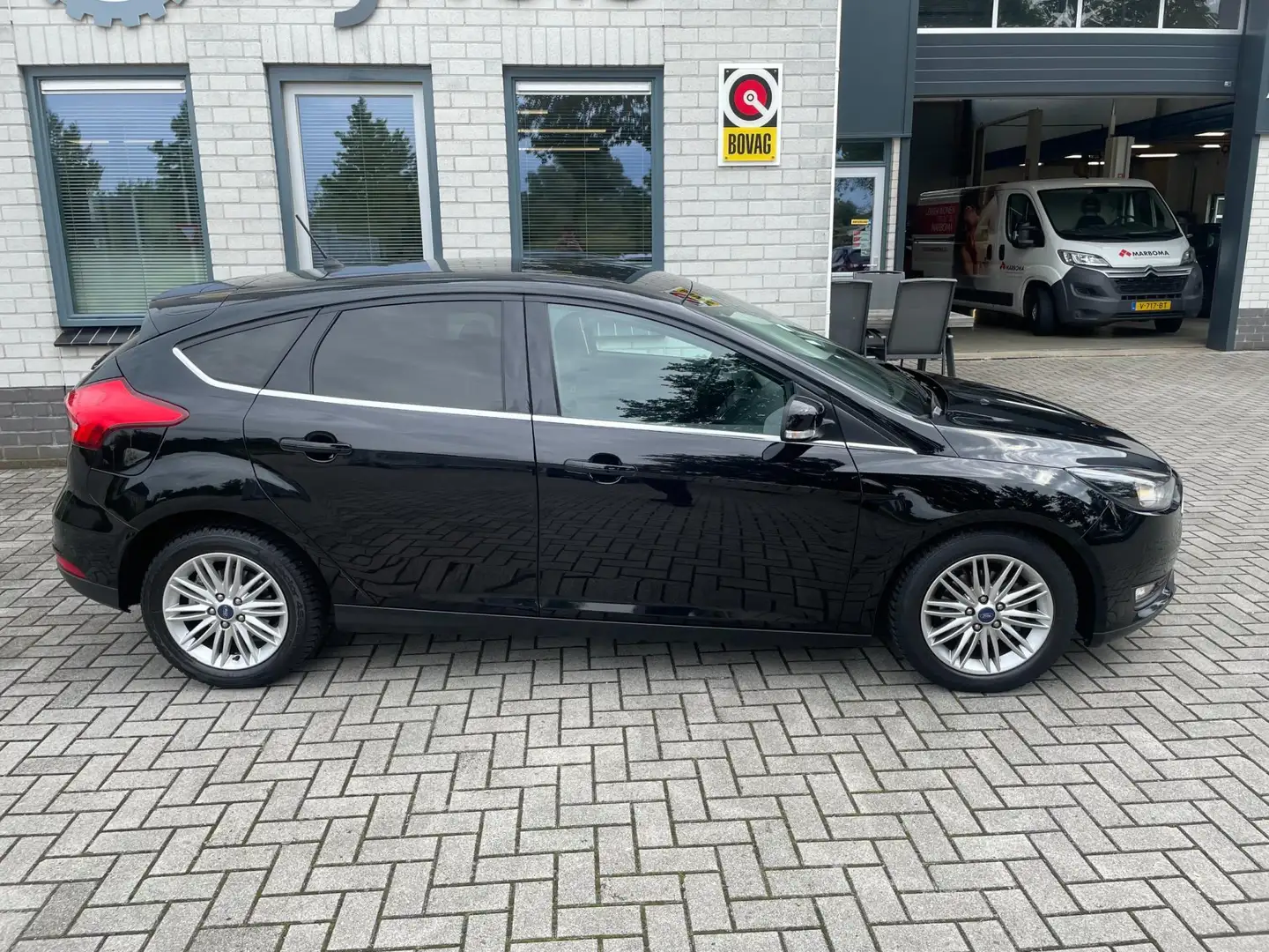Ford Focus 1.0 Trend Automaat / PDC / DAB / CRUISE / NAVIGATI Negro - 2