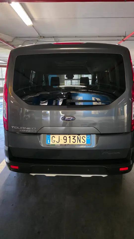 Ford Tourneo Connect Active — photo 1 of 13
