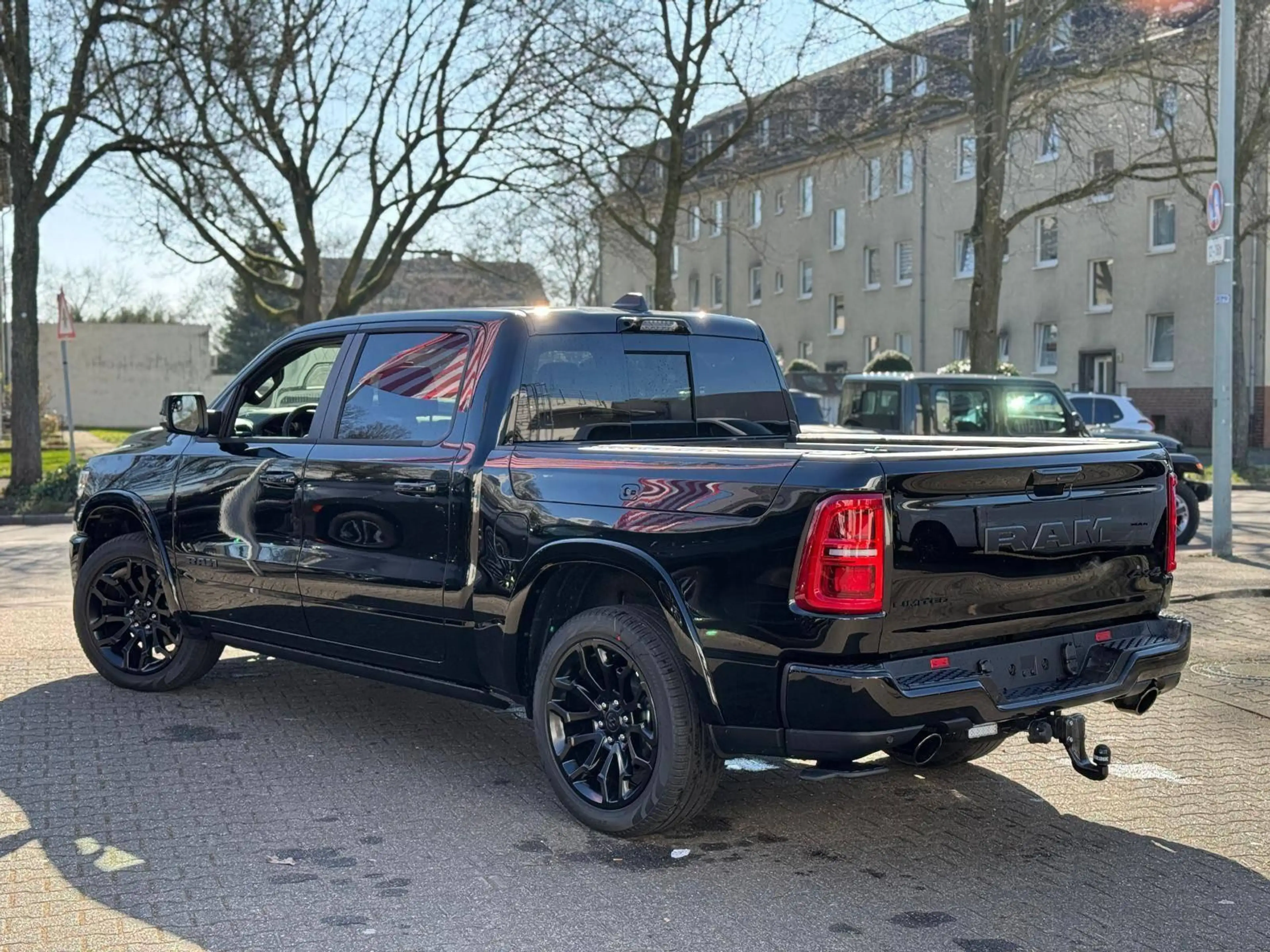Dodge RAM Limited Night offizielles Fahrzeug, RamBoxen — photo 9