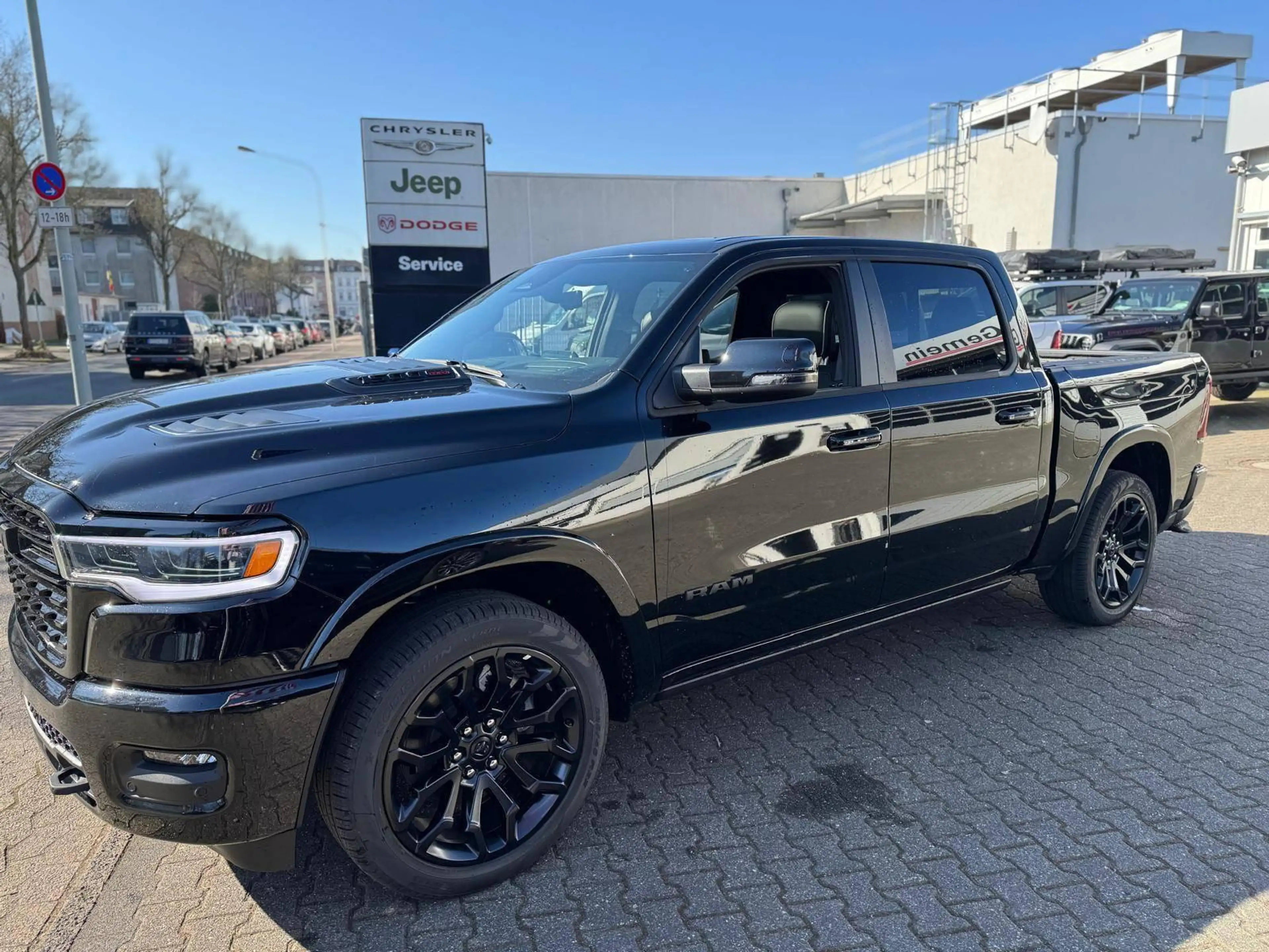 Dodge RAM Limited Night offizielles Fahrzeug, RamBoxen — photo 11