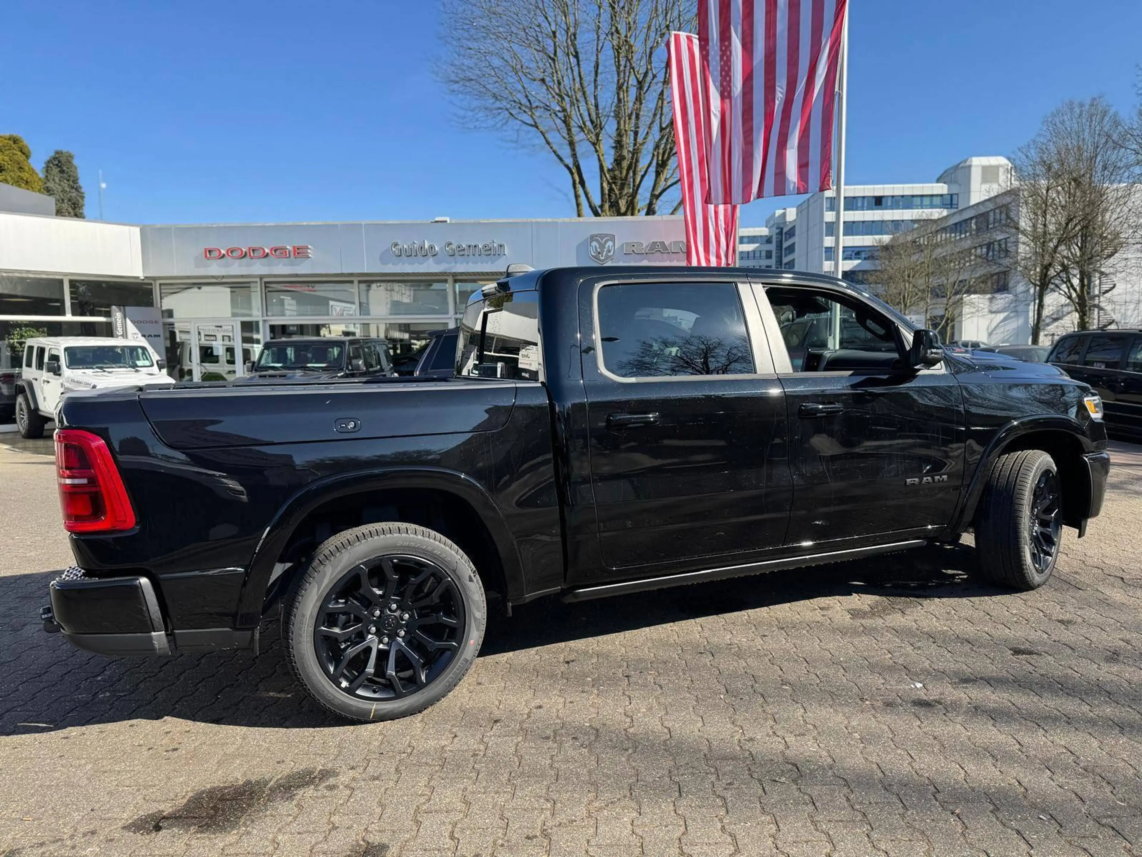 Dodge RAM Limited Night offizielles Fahrzeug, RamBoxen — photo 6