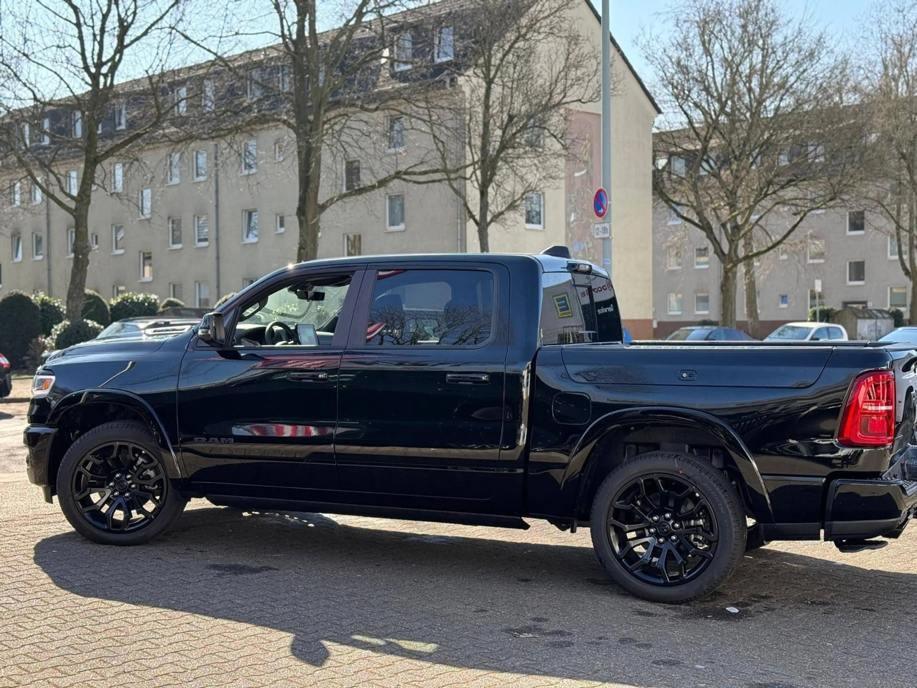 Dodge RAM Limited Night offizielles Fahrzeug, RamBoxen — photo 10