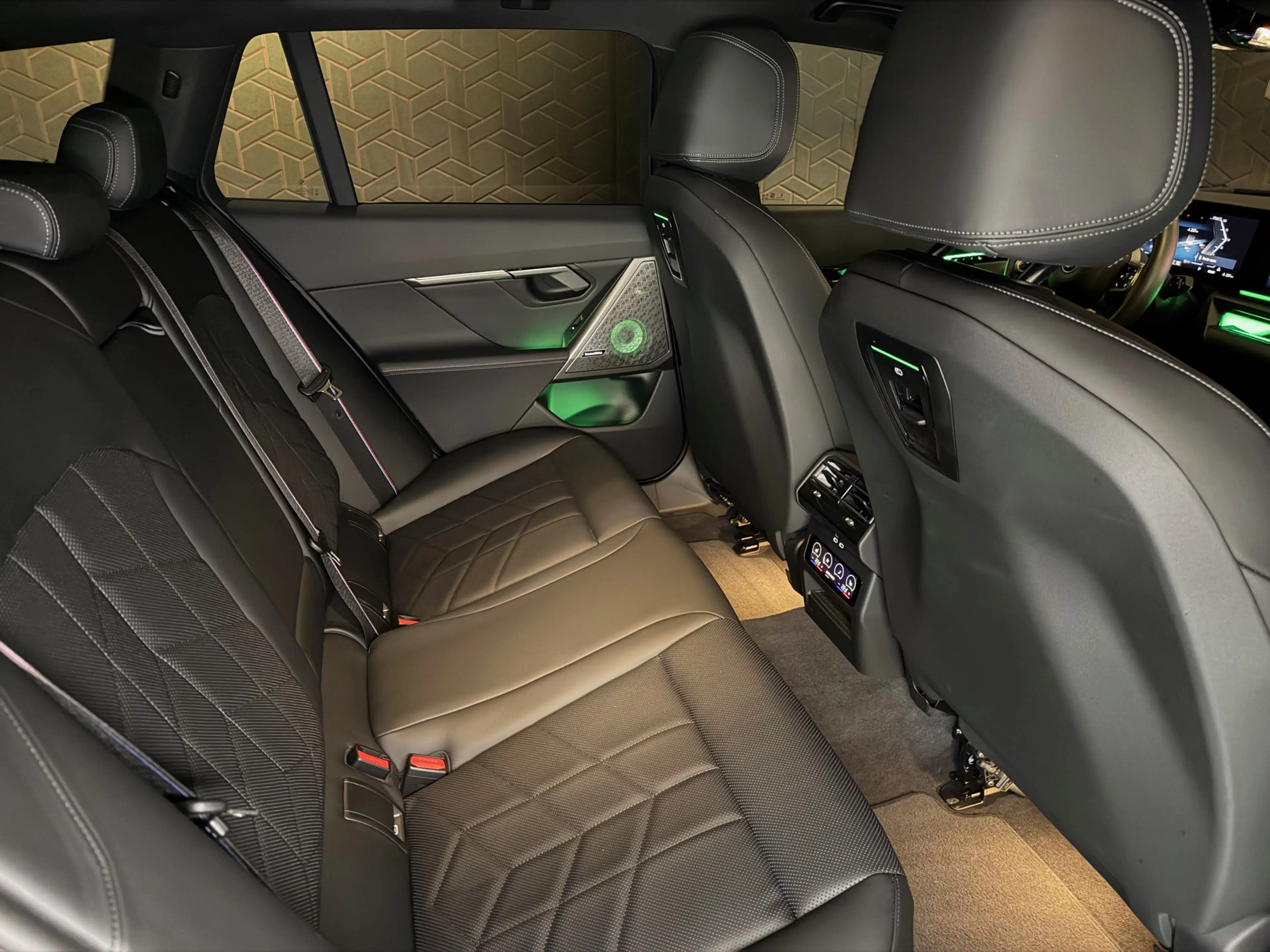 BMW i5 Touring eDrive40 M Sport | Pano | Bowers & Wilkins — photo 14