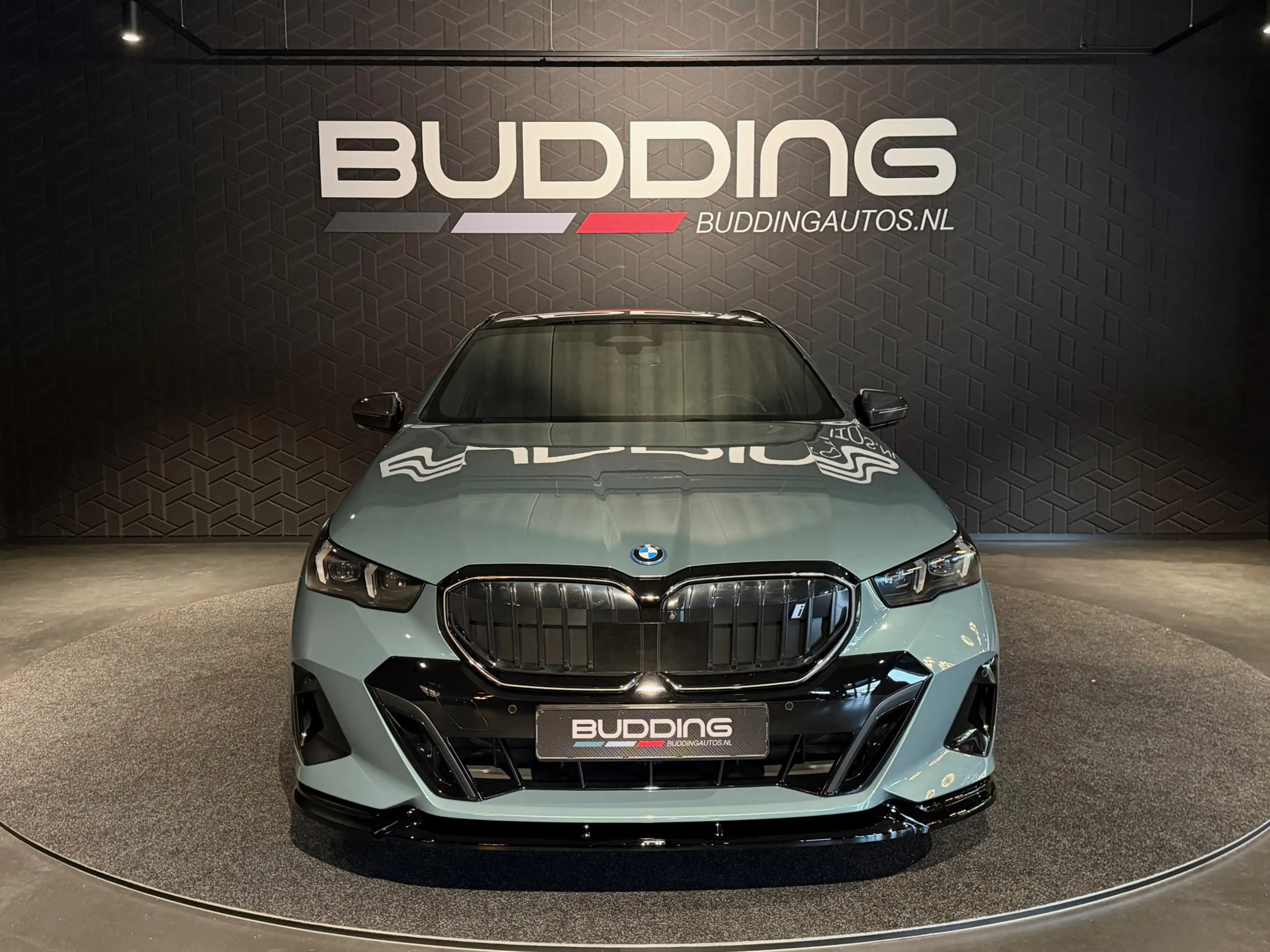 BMW i5 Touring eDrive40 M Sport | Pano | Bowers & Wilkins — photo 2