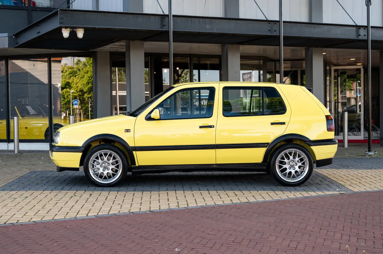 Volkswagen Golf GTI 2.0 Colour Edition Galben - 2