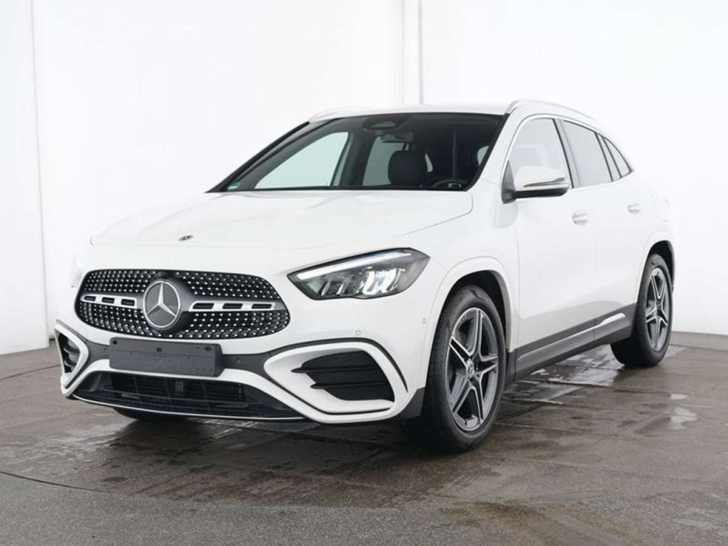 Mercedes GLA 180 AMG Line -  - Joinsteer - #1