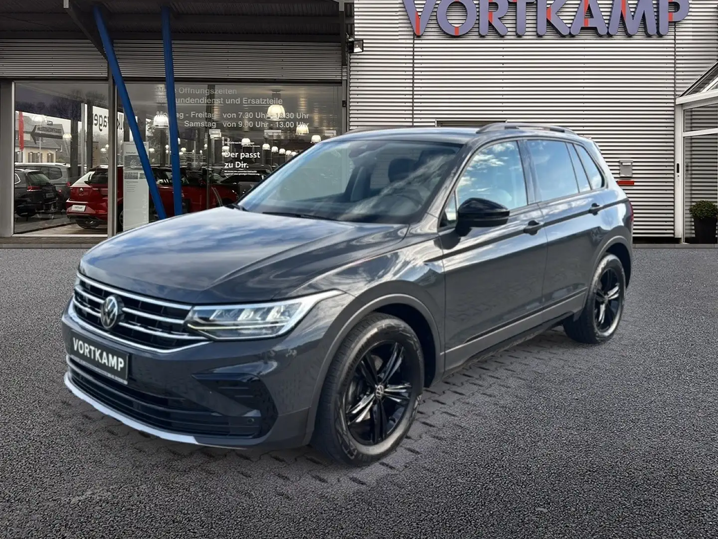 Volkswagen Tiguan 2.0 TDI DSG Urban Sport AHK AppConnect Grau - 2