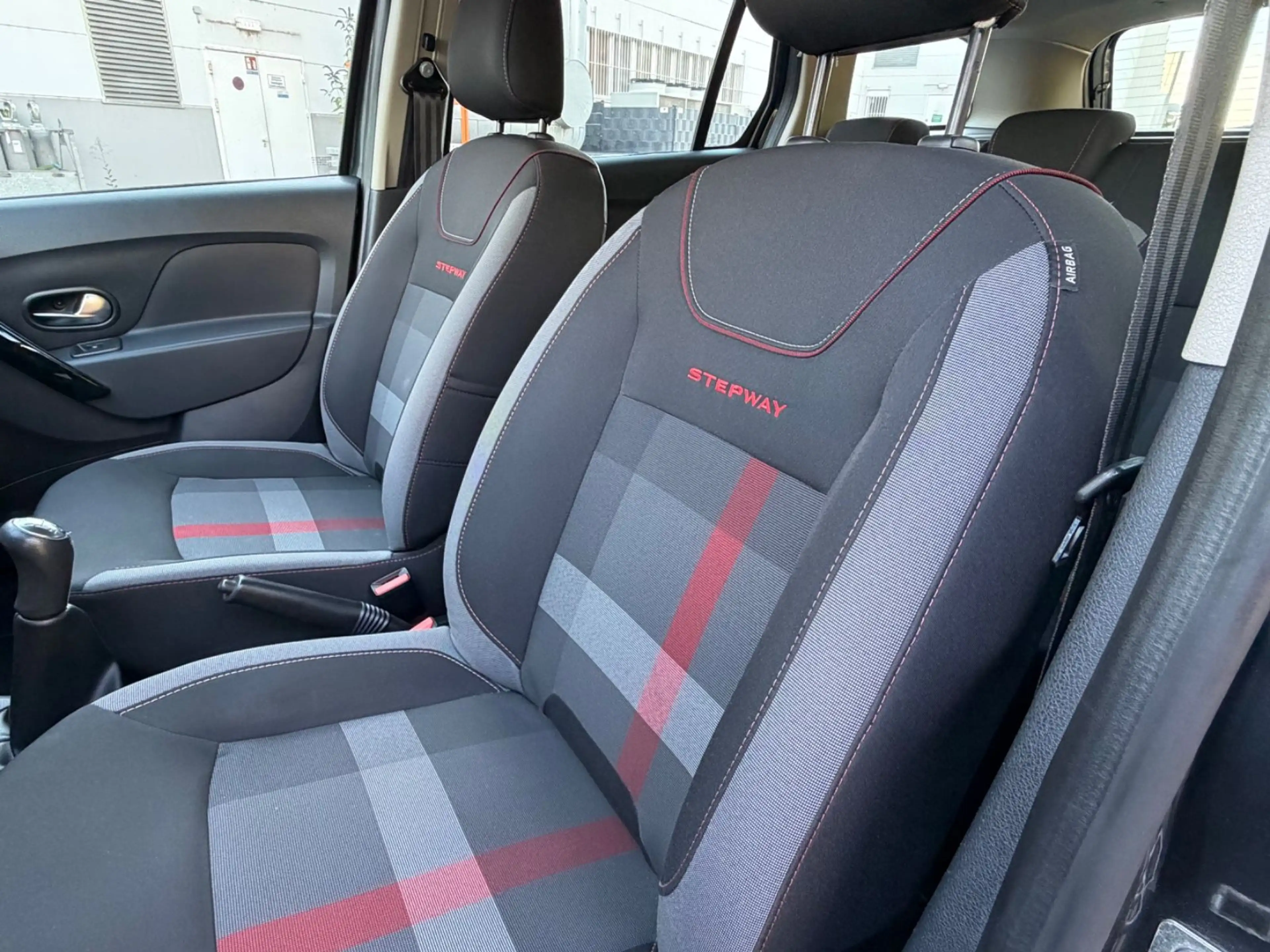 Dacia Logan MCV TCe 90 Stepway Navi Kamera PDC Klima — photo 9