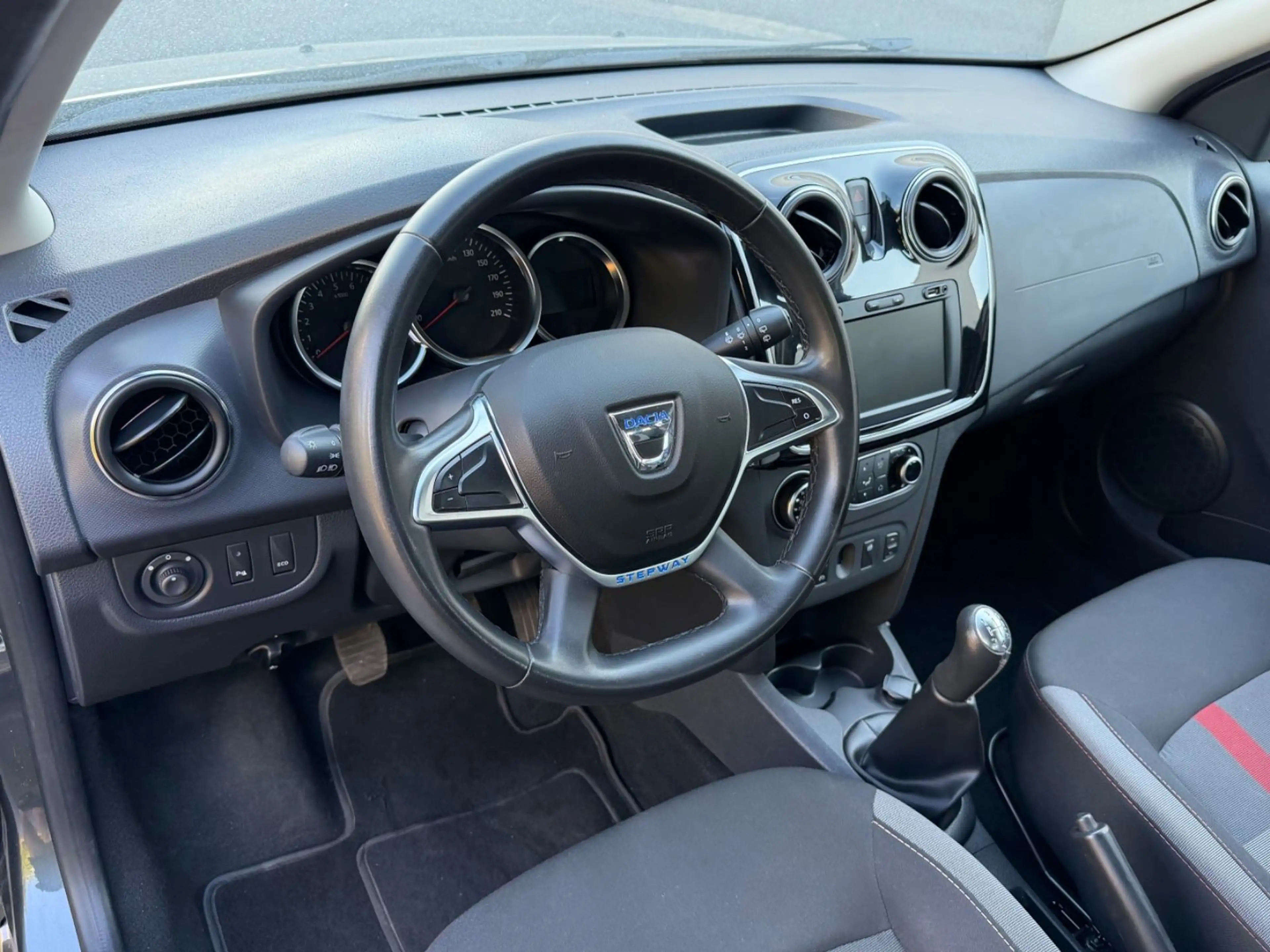 Dacia Logan MCV TCe 90 Stepway Navi Kamera PDC Klima — photo 8