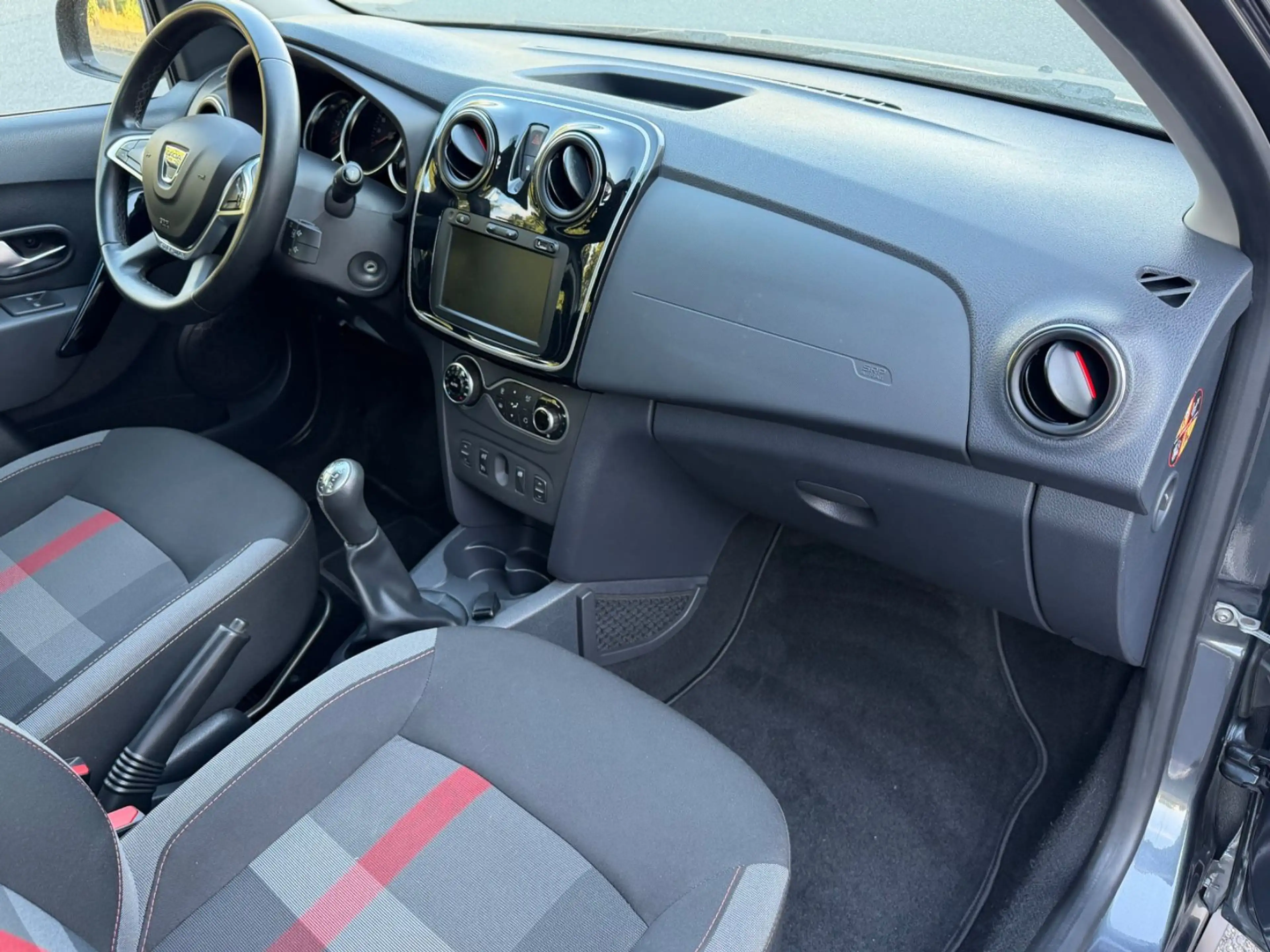Dacia Logan MCV TCe 90 Stepway Navi Kamera PDC Klima — photo 6
