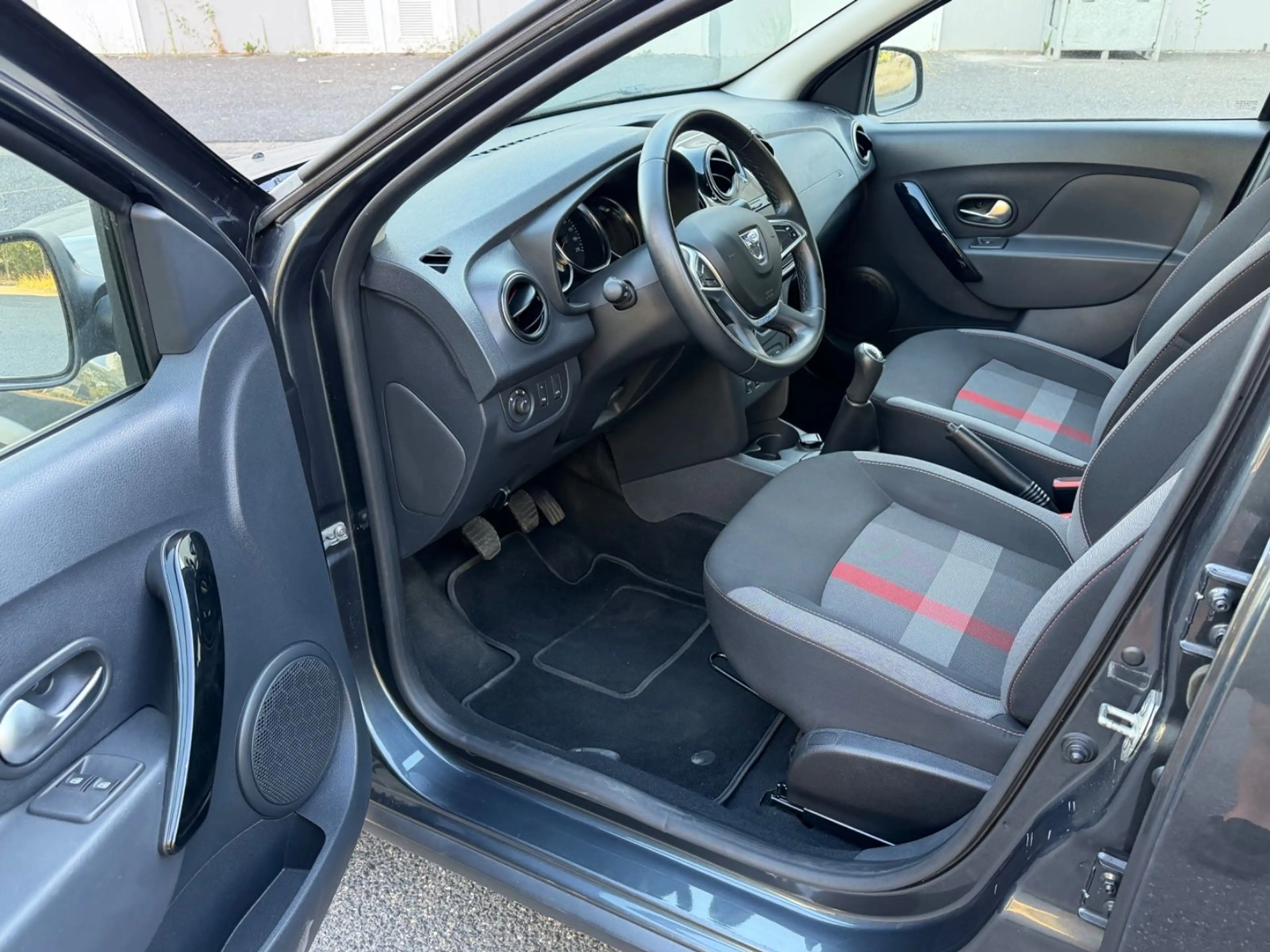 Dacia Logan MCV TCe 90 Stepway Navi Kamera PDC Klima — photo 7