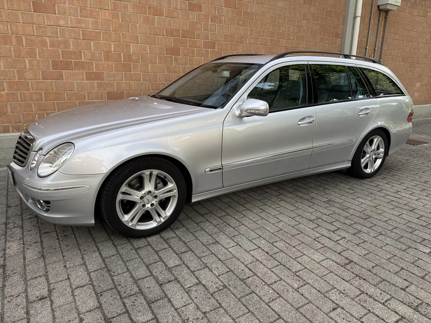Mercedes-Benz E 320 SW cdi V6 evo Avantgarde auto FL Srebrny - 1