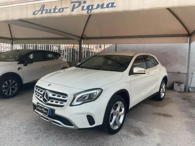 Mercedes-Benz GLA 200 GLA-X156 2017 d Premium auto