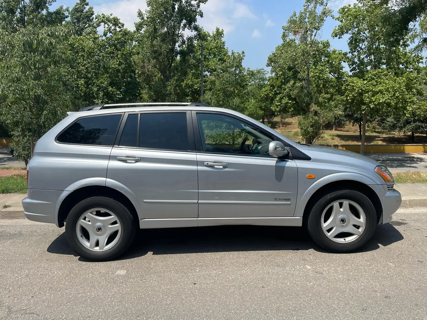 SsangYong Kyron Kyron 200Xdi Sport Srebrny - 2