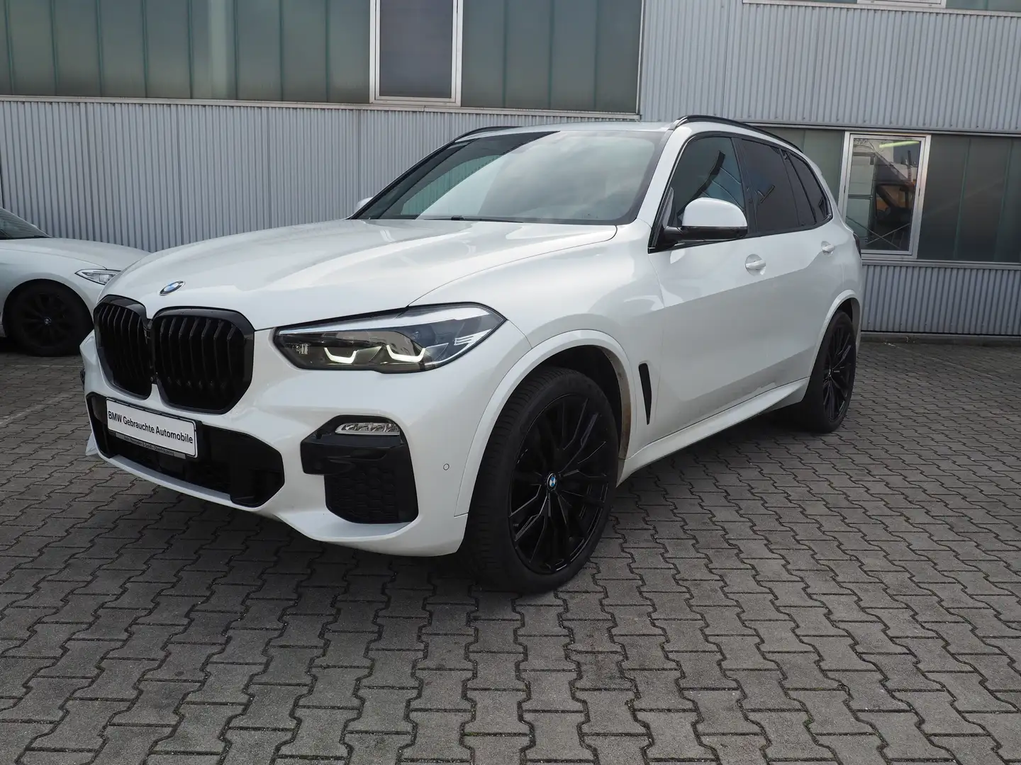 BMW X5 M50i*M-Sitze*Belüftung*AHK*360°*SkyLounge*HK Weiß - 2