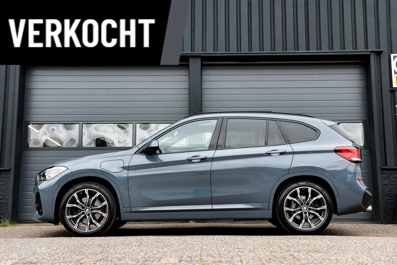 BMW X1 xDrive25e M-Sport M-Pakket /LED/PANODAK/LEDER/HUD/ Grijs - 2