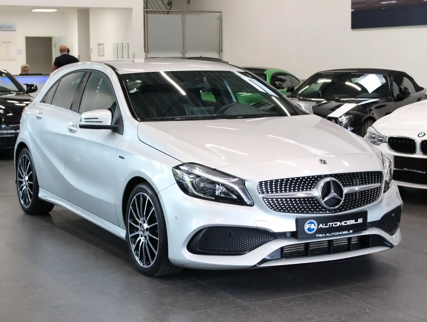 Mercedes-Benz A 200 AMG Line BlueEff Argent - 2
