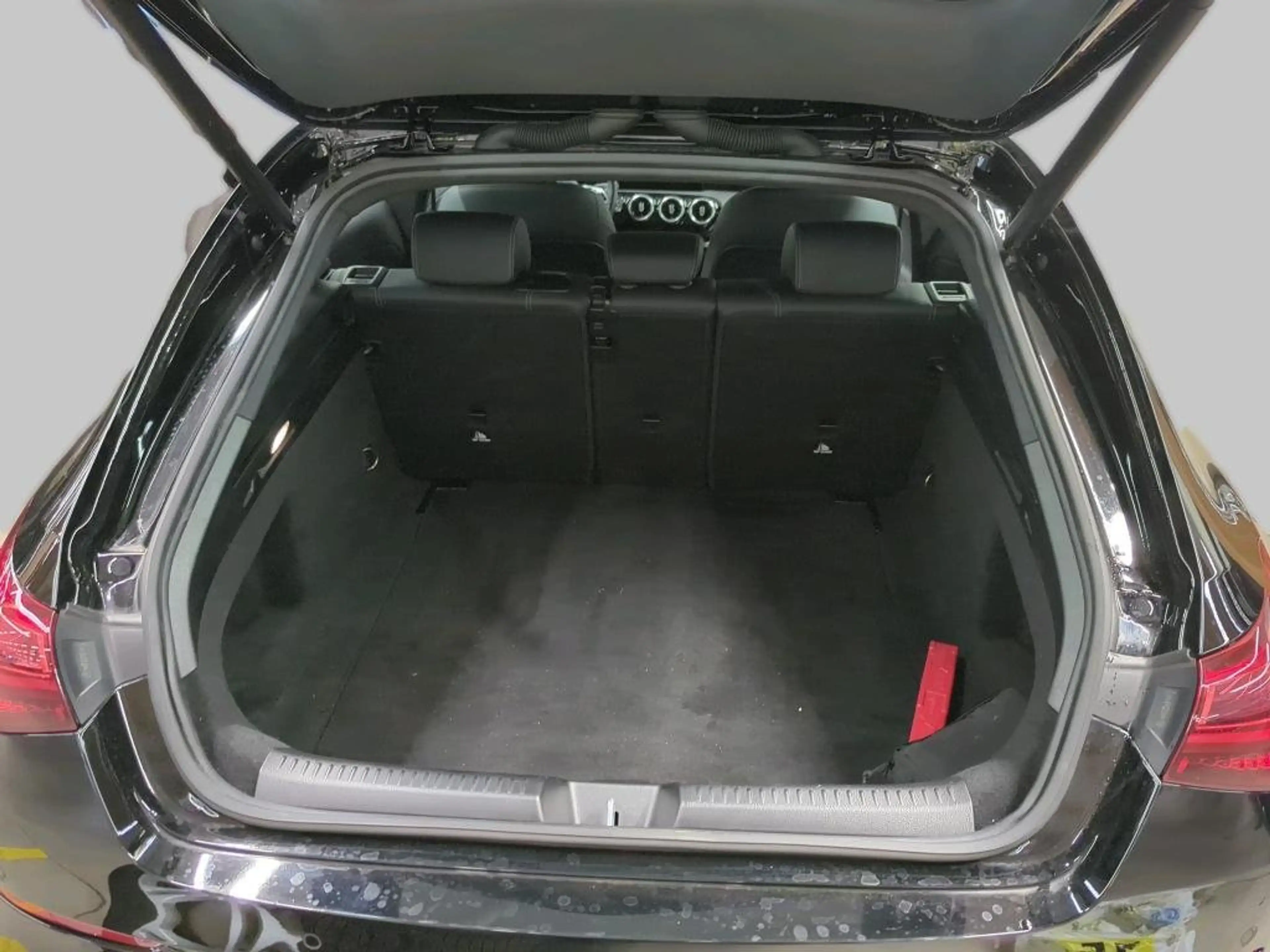 Mercedes-Benz CLA 180 CLA 180 SB El.Heckkl. Key LED Lane — photo 13
