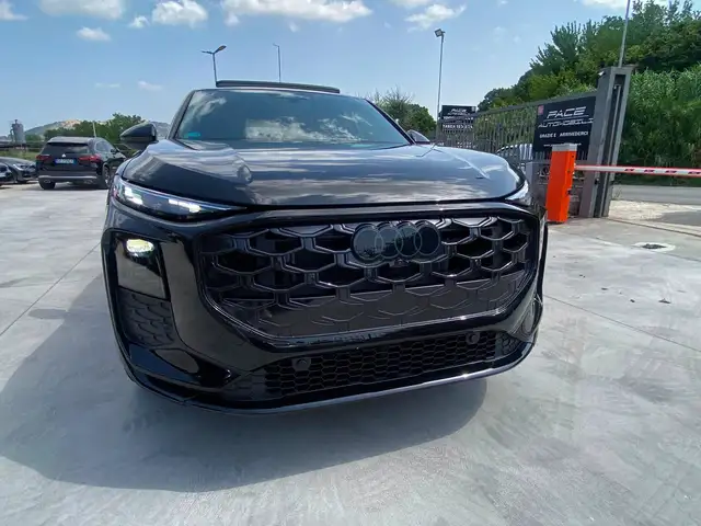 Audi Q3 view 6