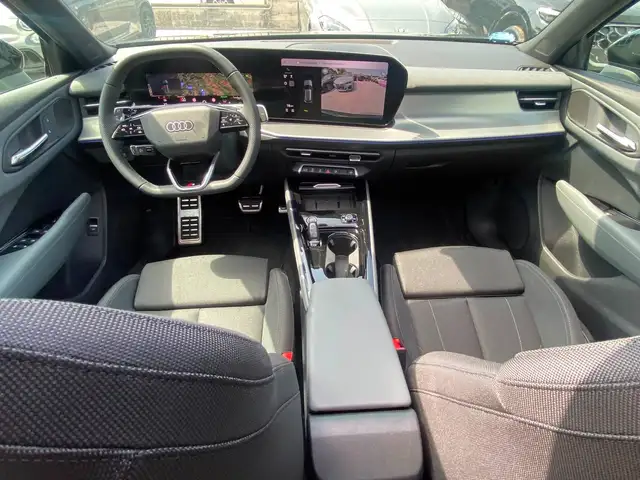 Audi Q3 view 11