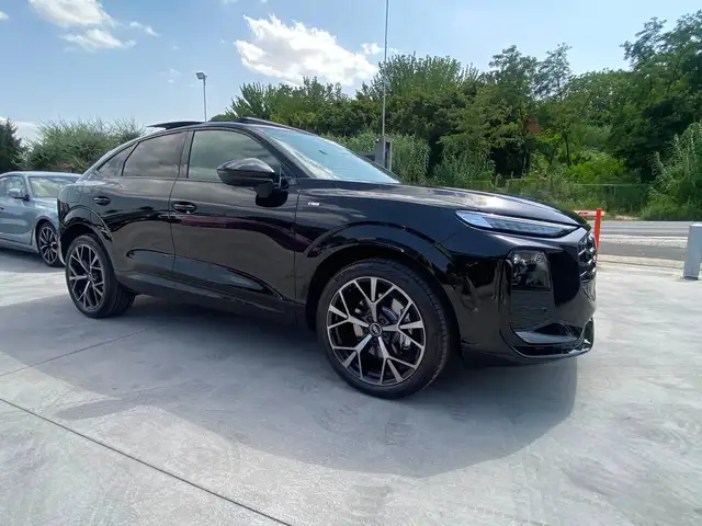 Audi Q3 view 9
