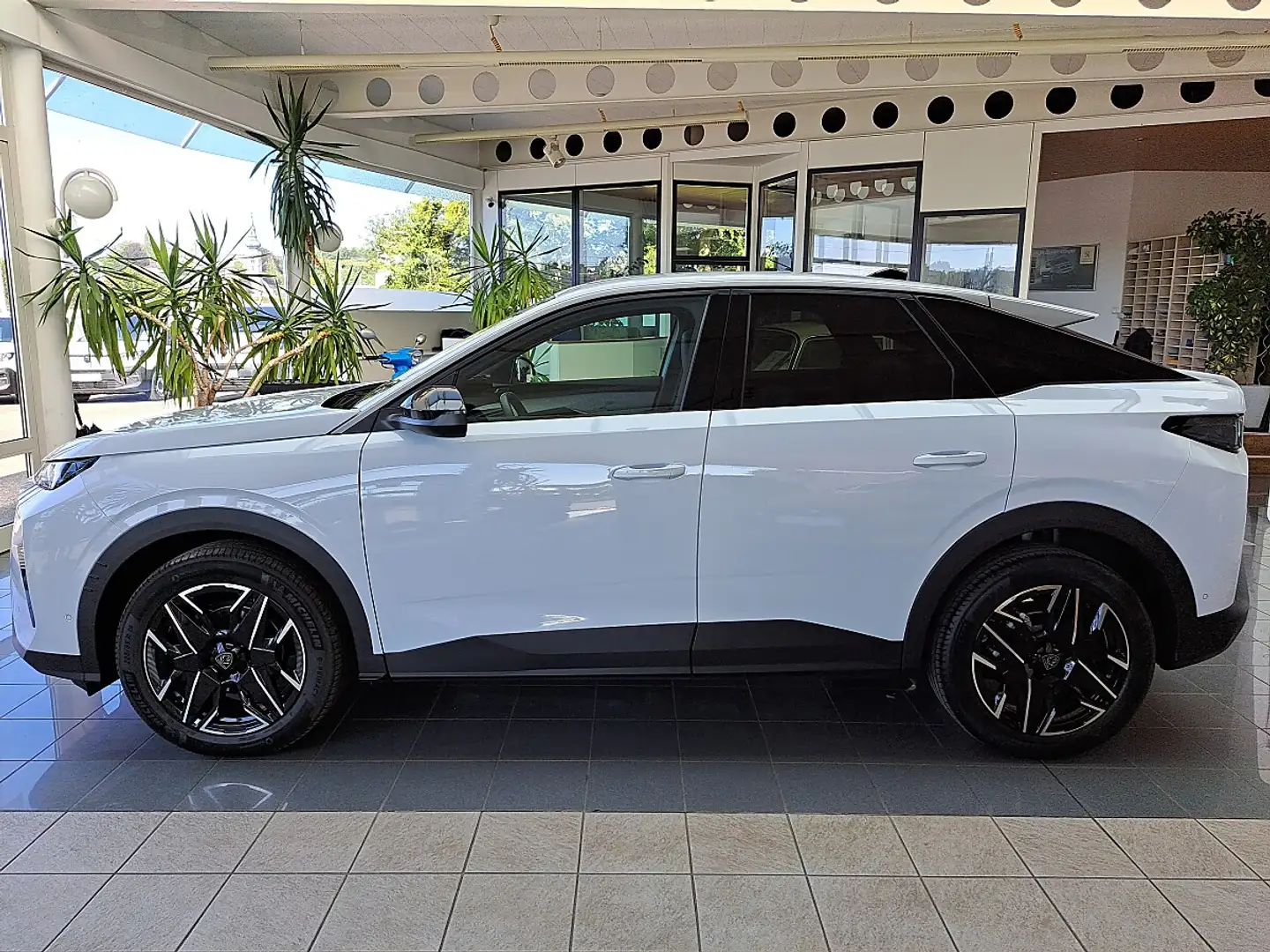 Peugeot 3008 Allure Hybrid 145 e-DCS6 Weiß - 2