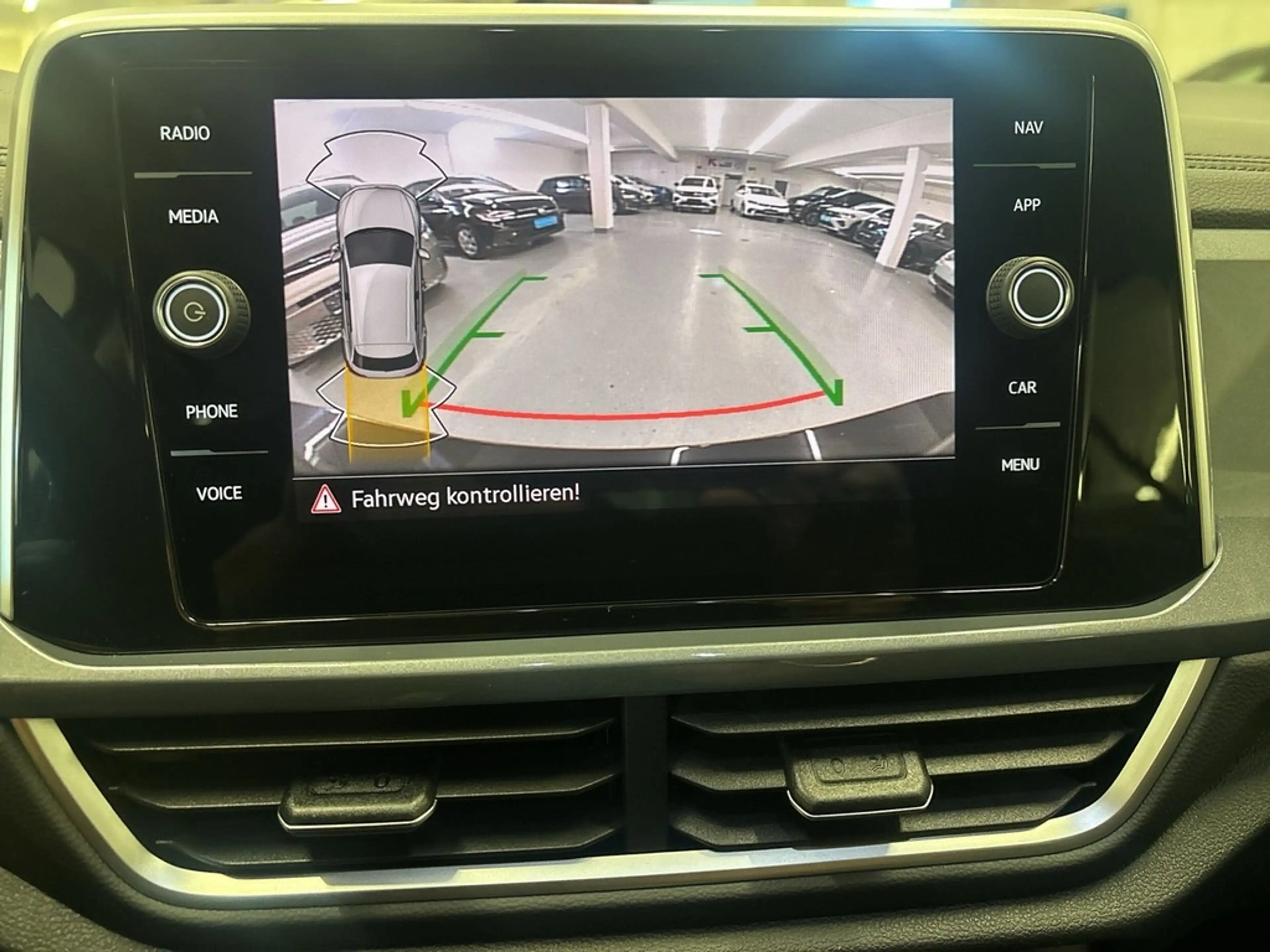 Volkswagen T-Roc Style 1.5 TSI DSG Navi LED ACC Rückfahrkamera — photo 14