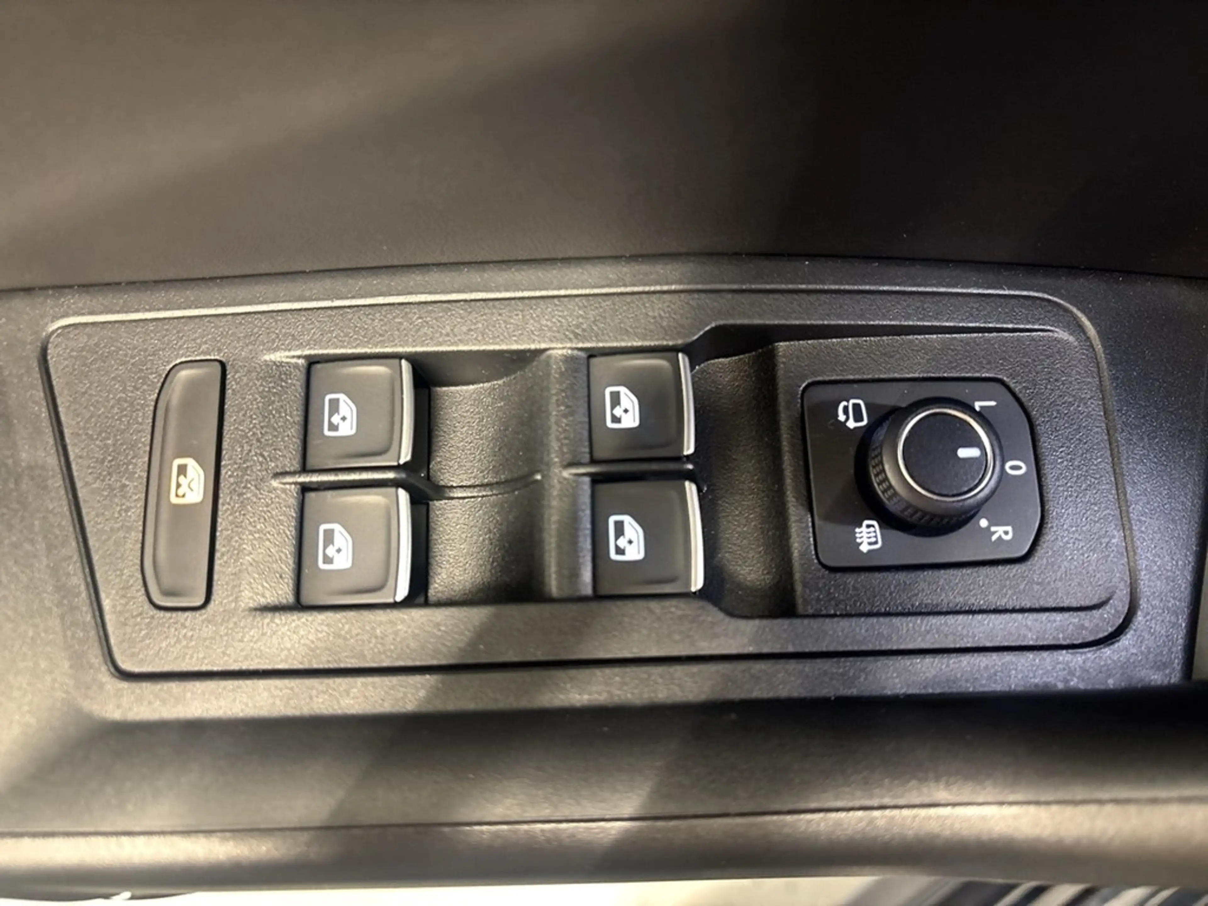 Volkswagen T-Roc Style 1.5 TSI DSG Navi LED ACC Rückfahrkamera — photo 11