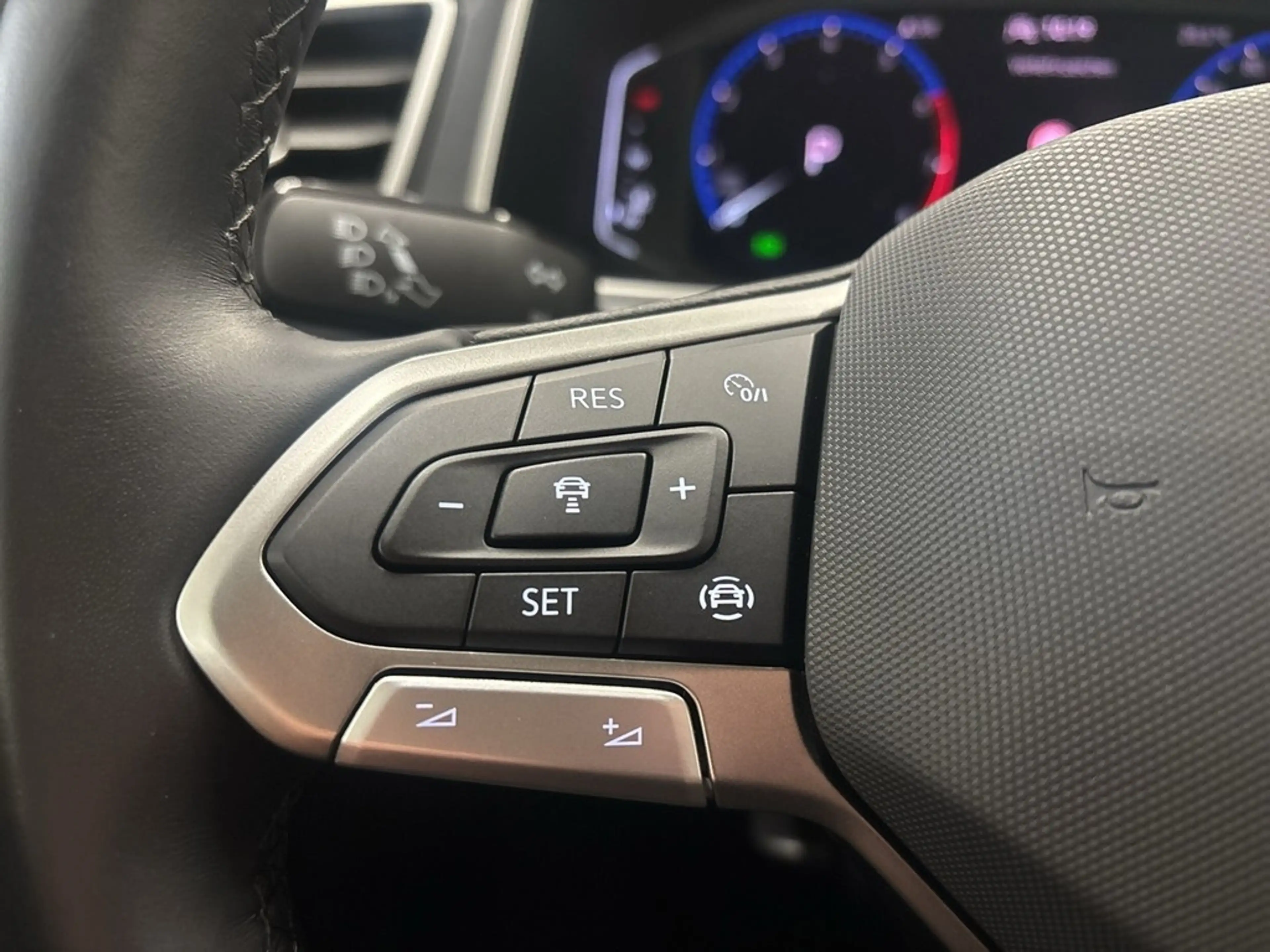 Volkswagen T-Roc Style 1.5 TSI DSG Navi LED ACC Rückfahrkamera — photo 12