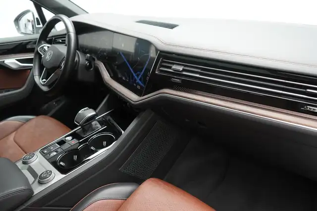 Volkswagen Touareg view 17