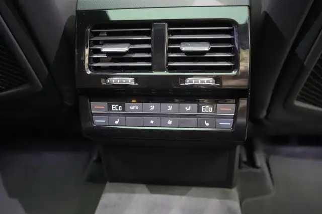 Volkswagen Touareg view 20