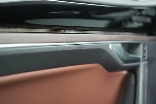 Volkswagen Touareg view 28