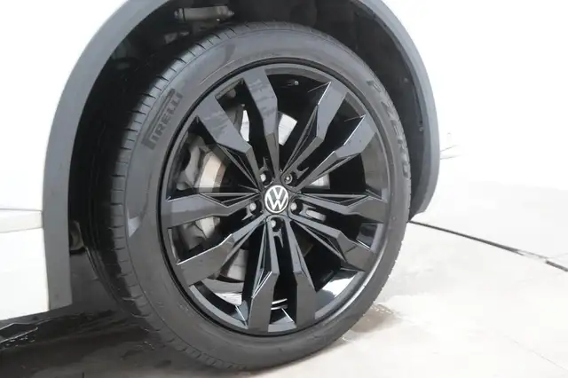 Volkswagen Touareg view 14
