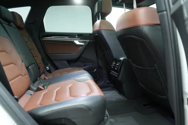 Volkswagen Touareg view 18