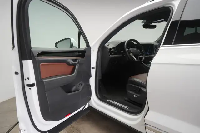 Volkswagen Touareg view 23